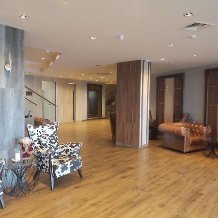 One Bedroom Apartment In Gated Complex 반스코 외부 사진