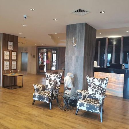 One Bedroom Apartment In Gated Complex 반스코 외부 사진