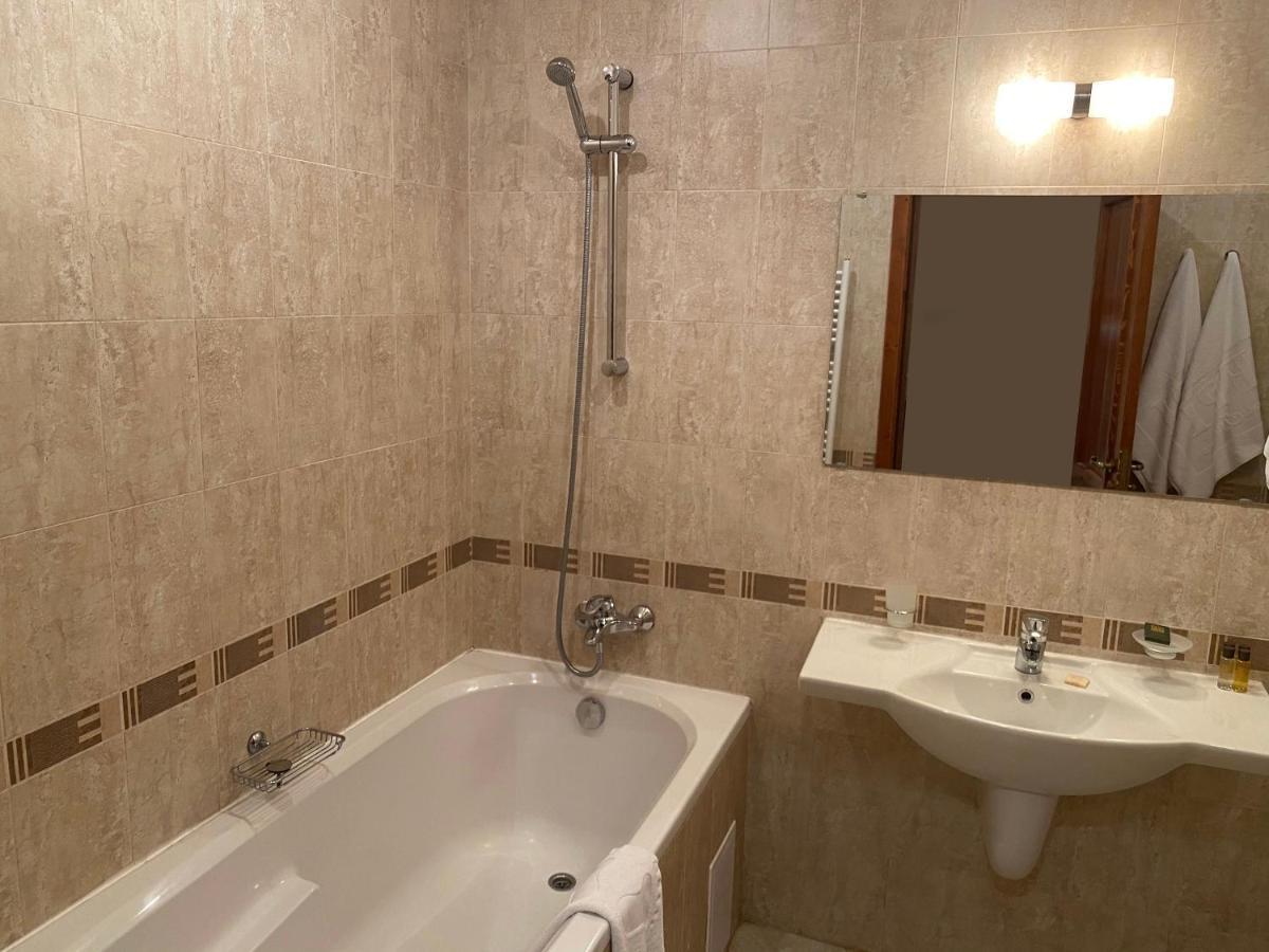 One Bedroom Apartment In Gated Complex 반스코 외부 사진