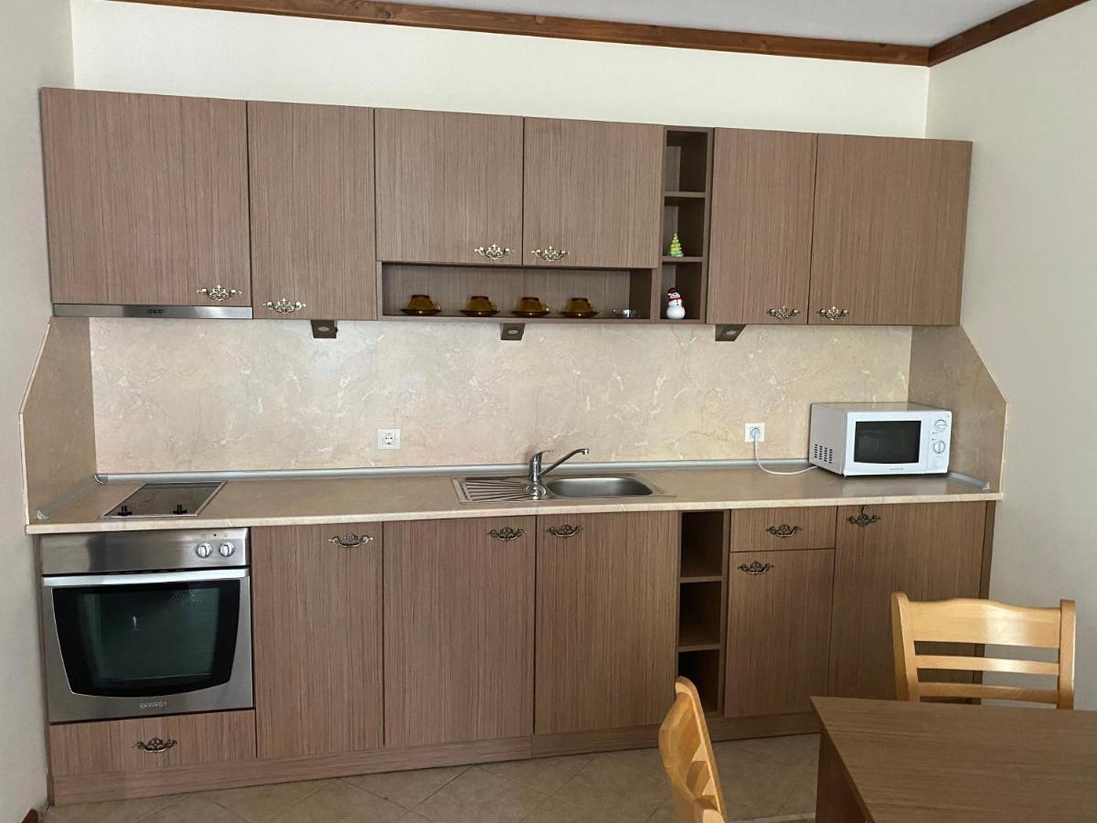 One Bedroom Apartment In Gated Complex 반스코 외부 사진