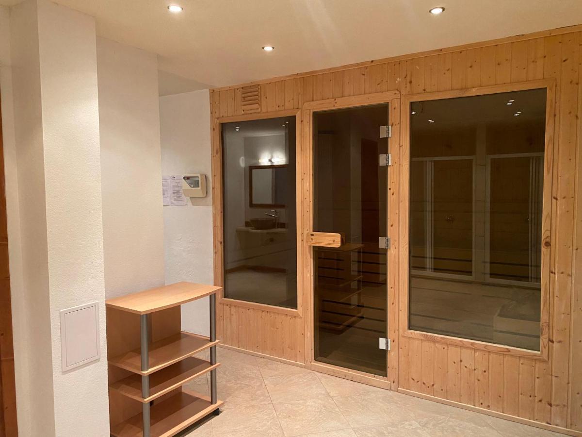 One Bedroom Apartment In Gated Complex 반스코 외부 사진