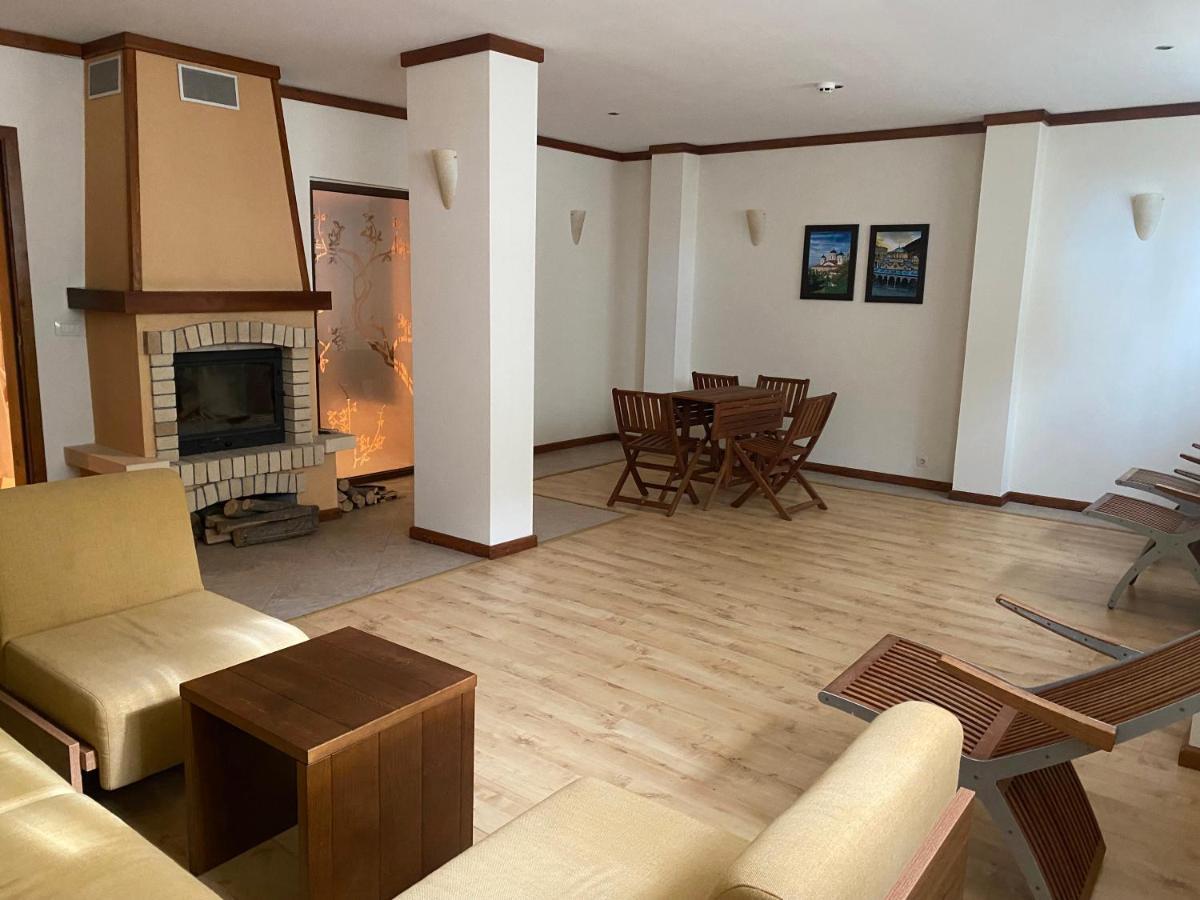 One Bedroom Apartment In Gated Complex 반스코 외부 사진