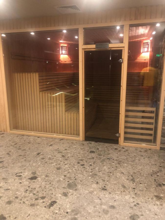 One Bedroom Apartment In Gated Complex 반스코 외부 사진