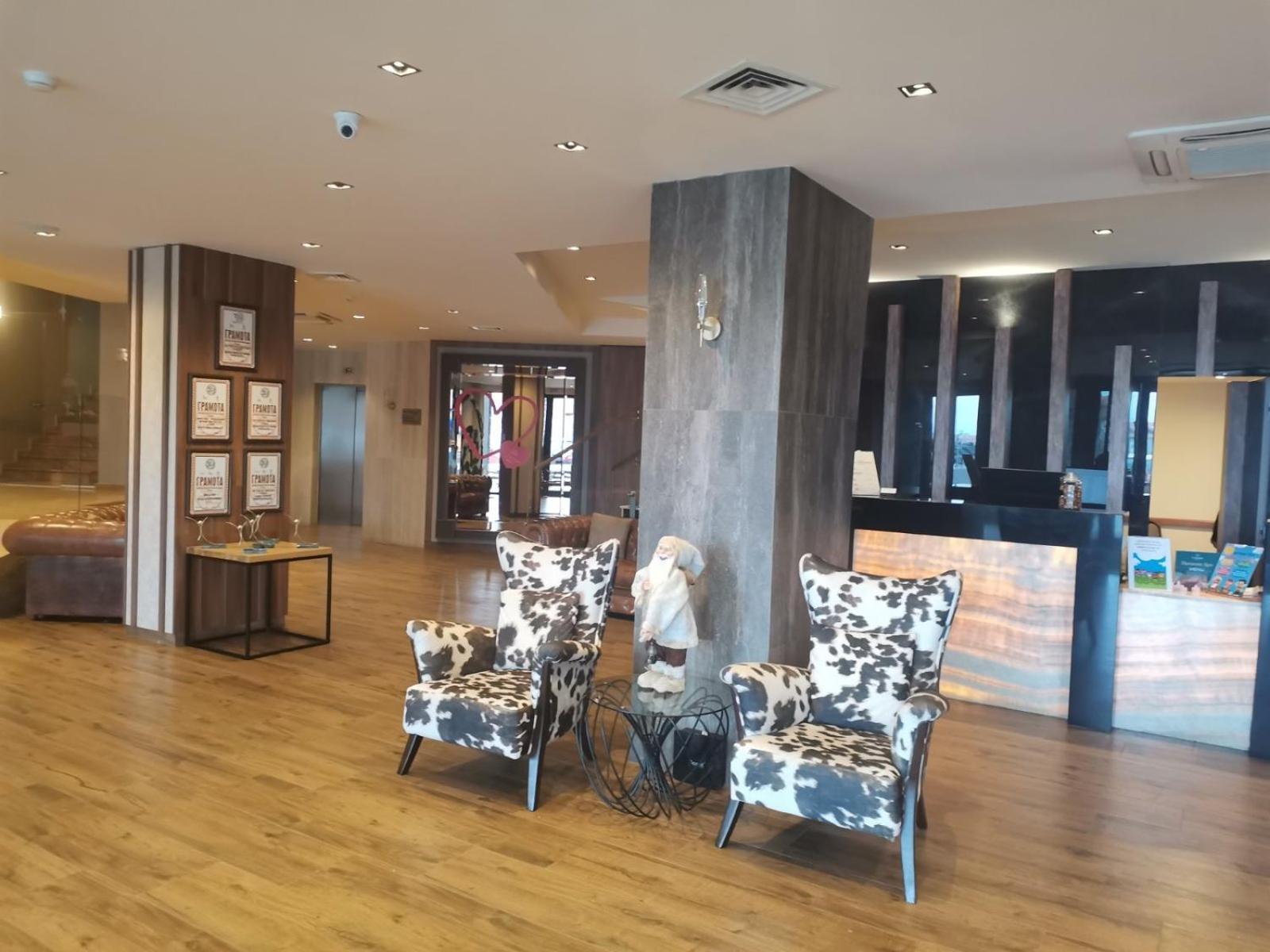 One Bedroom Apartment In Gated Complex 반스코 외부 사진