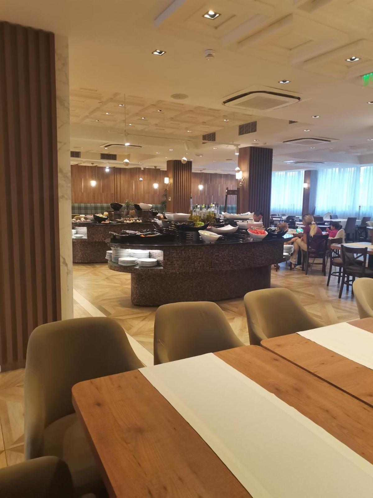 One Bedroom Apartment In Gated Complex 반스코 외부 사진